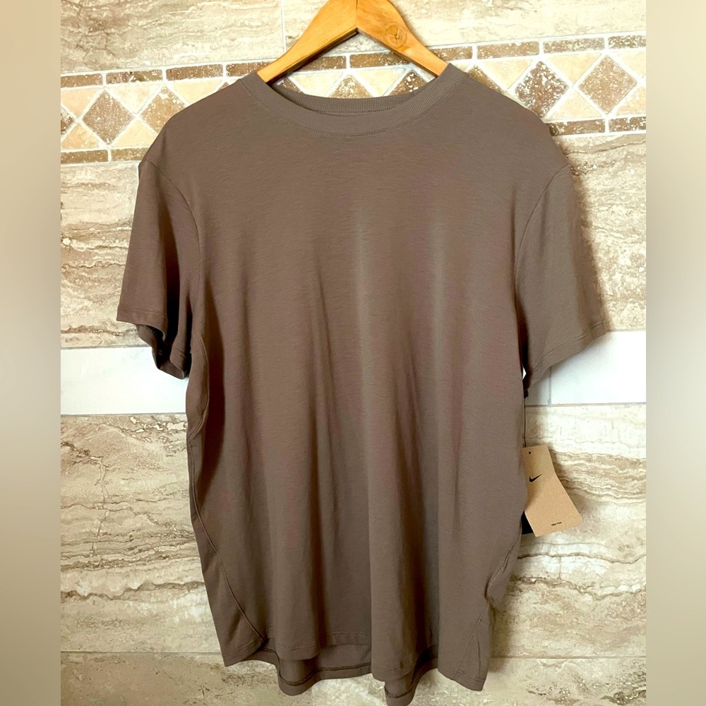 NWT Nike Brown Short Sleeve Tee size S. Unisex